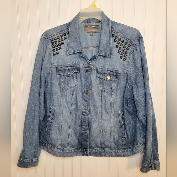 Torrid Studded Blue Denim Trucker Jacket Sz 3X - Picture 5 of 13